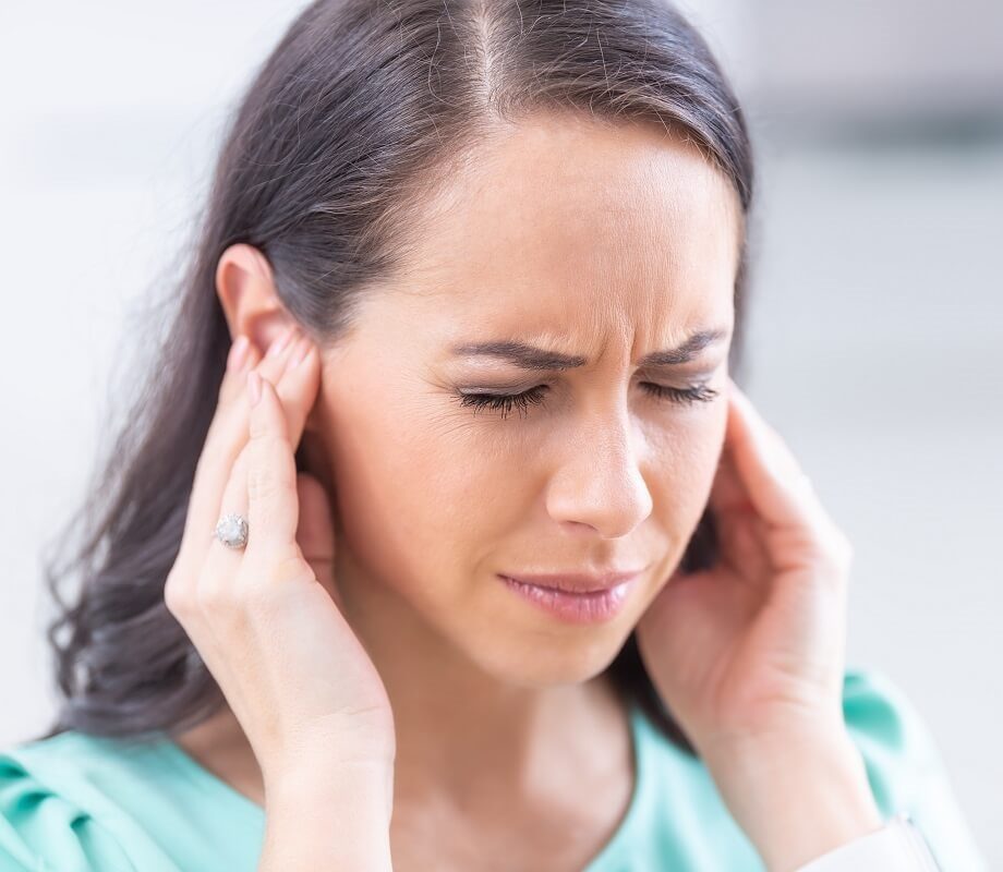 A female patient suffering from tinnitus