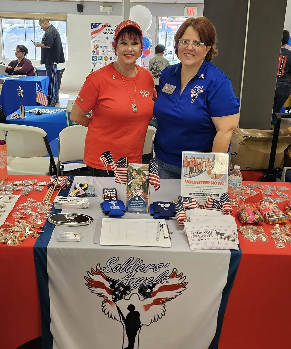 Maudi Alvarado-Robles with a female veteran at Soldiers' Angels event